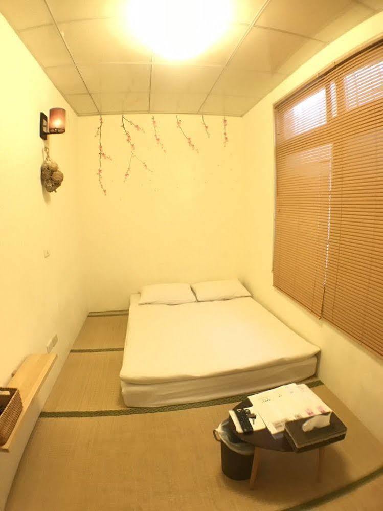 Love Hostel Тайнань Экстерьер фото